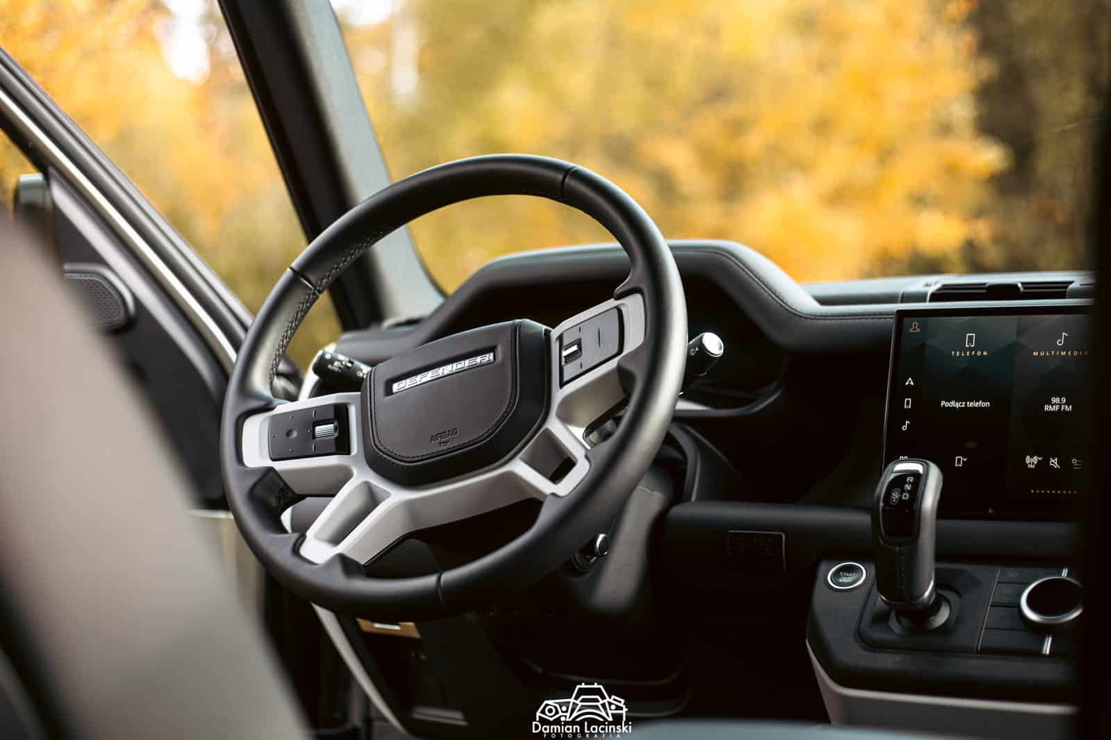 land rover defender 110 3.0 d300 wnętrze