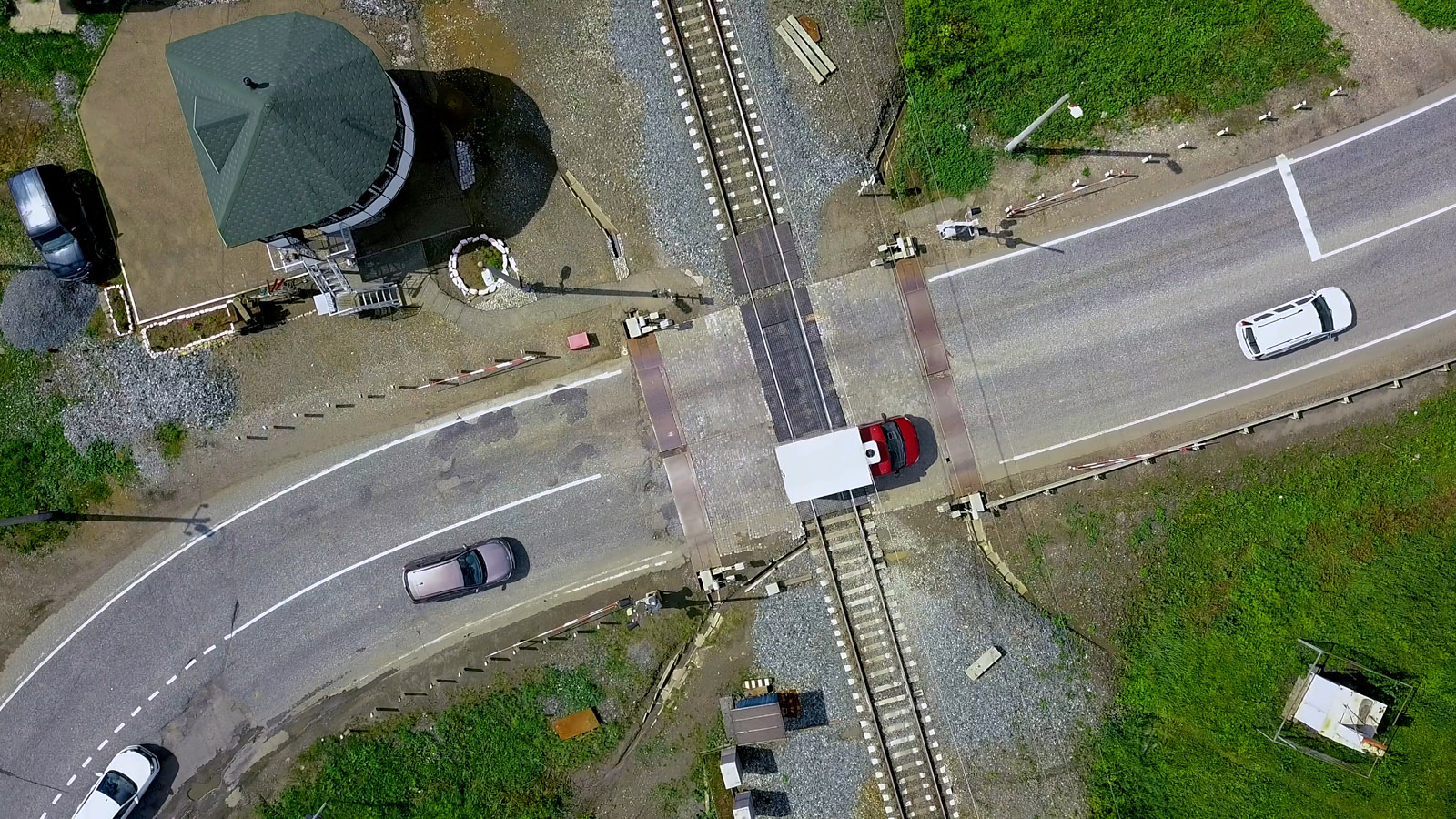 przejazd kolejowy samochody