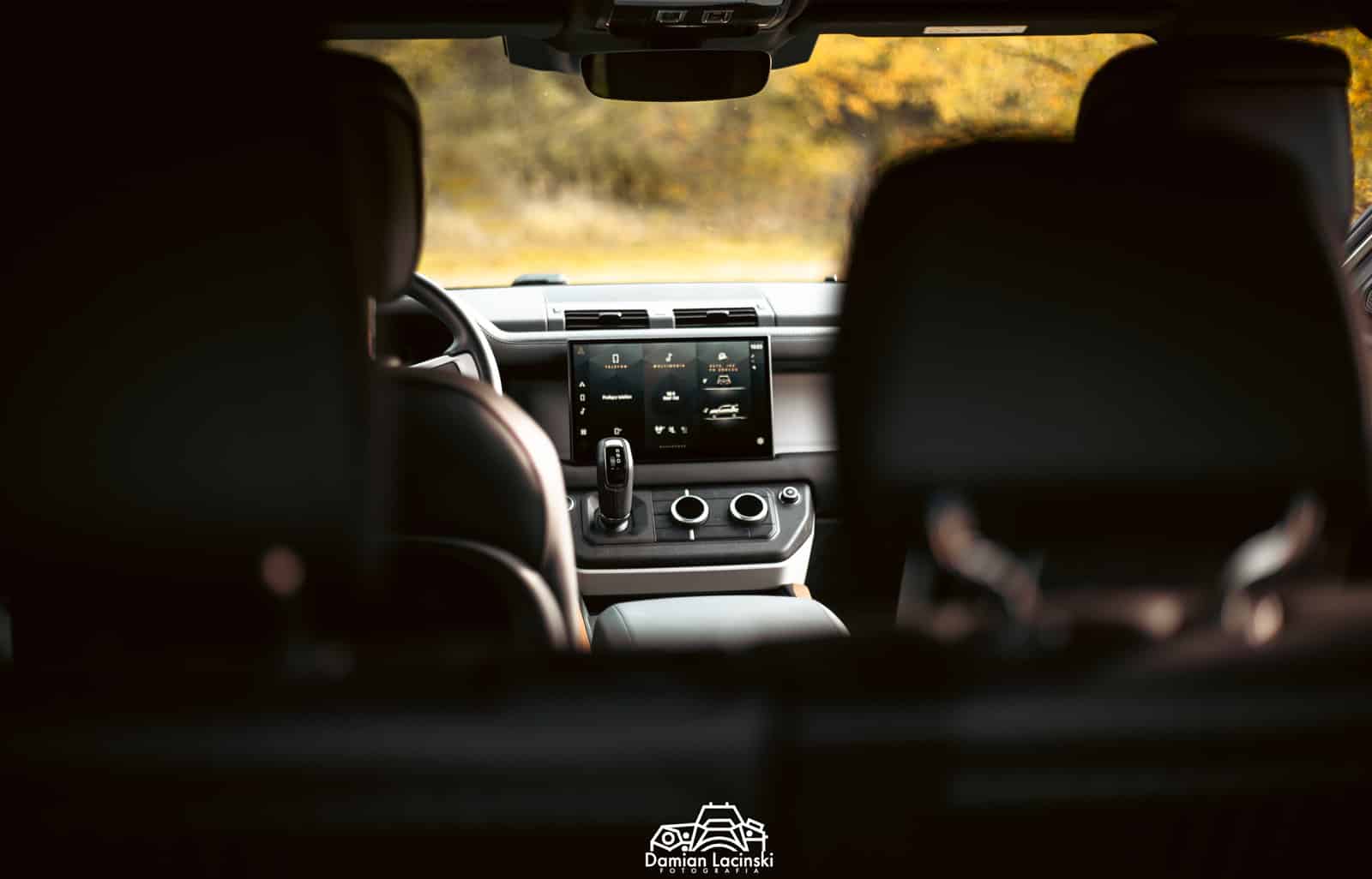 land rover defender 110 3.0 d300 wnętrze