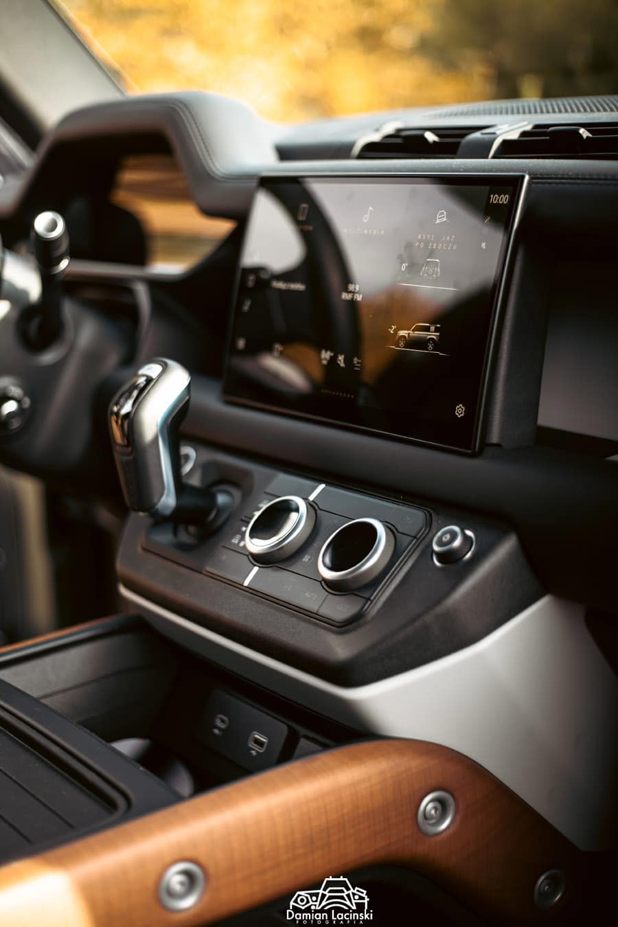 land rover defender 110 3.0 d300 detale wnętrze