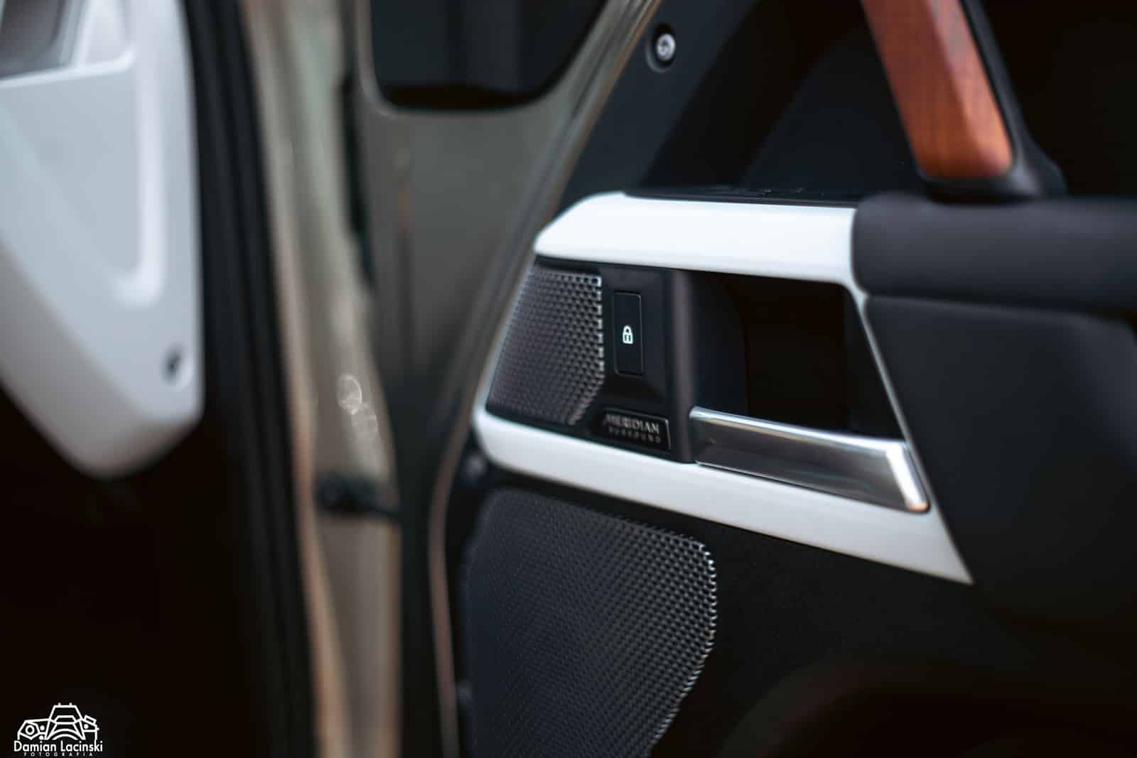 land rover defender 110 3.0 d300 detale wnętrze