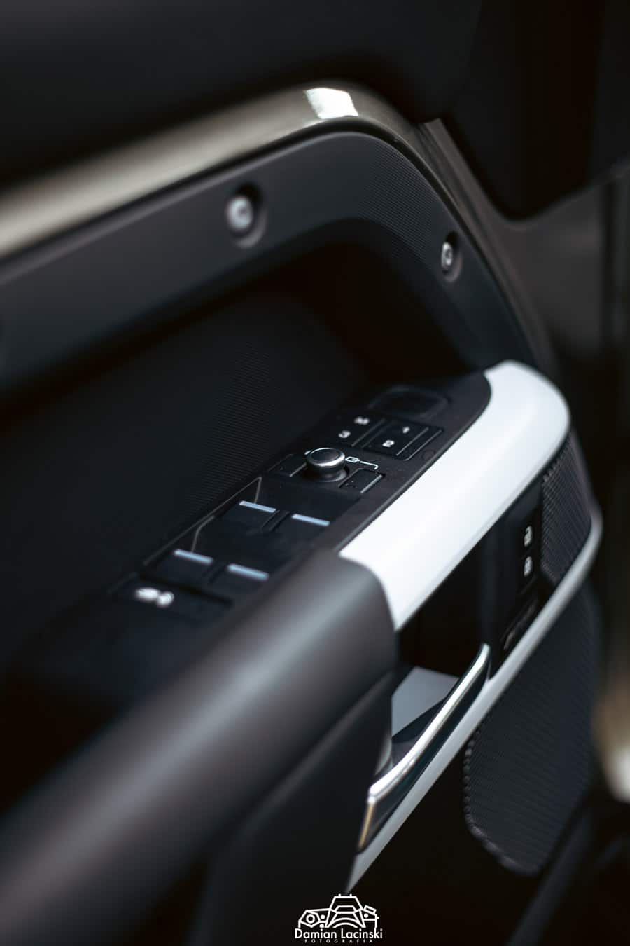 land rover defender 110 3.0 d300 detale wnętrze