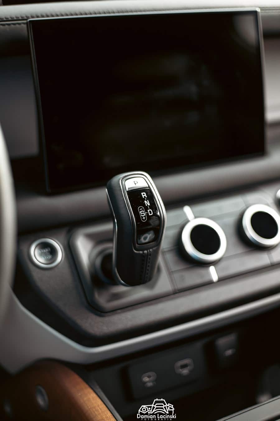 land rover defender 110 3.0 d300 detale wnętrze