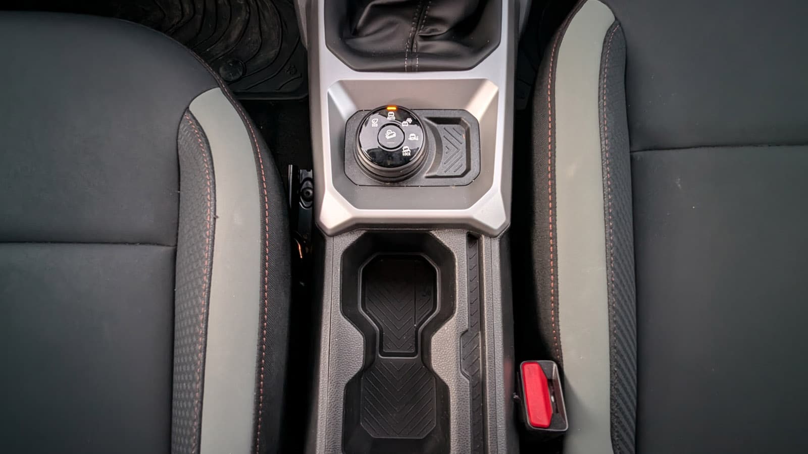 dacia duster tce 130 4x4 wnętrze