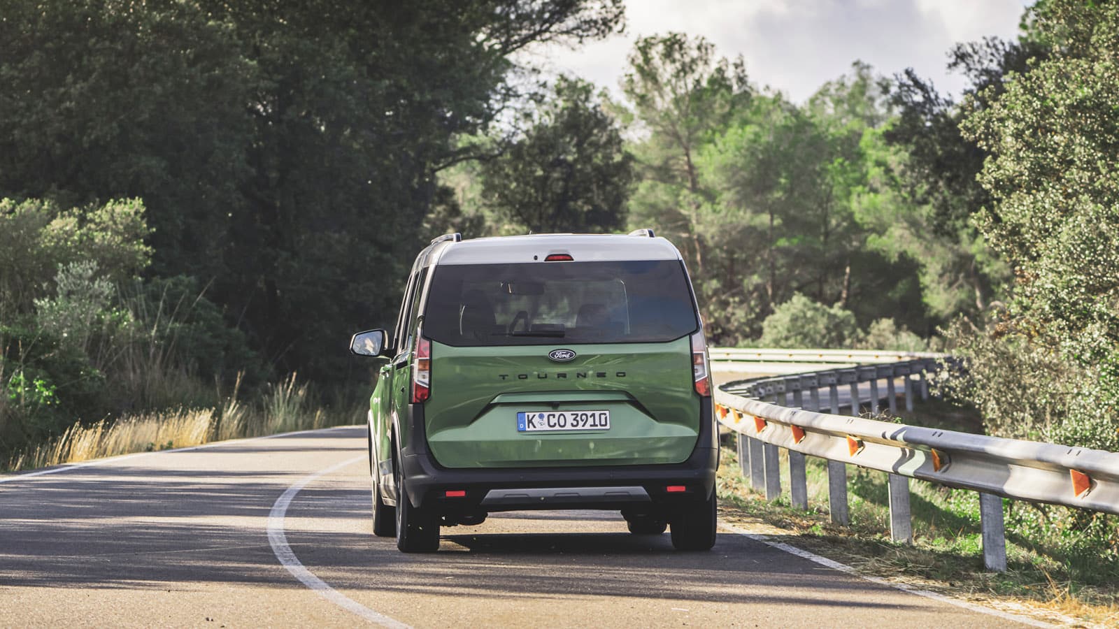 ford tourneo courier wnętrze