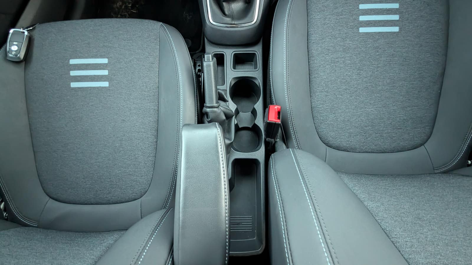 ford tourneo courier wnętrze