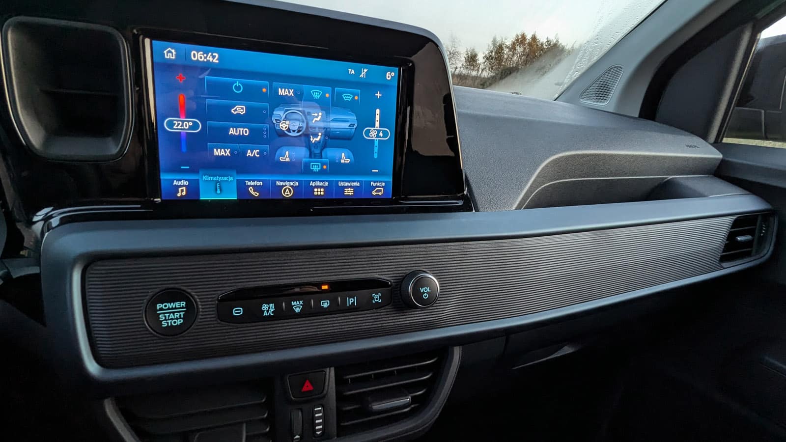 ford tourneo courier multimedia