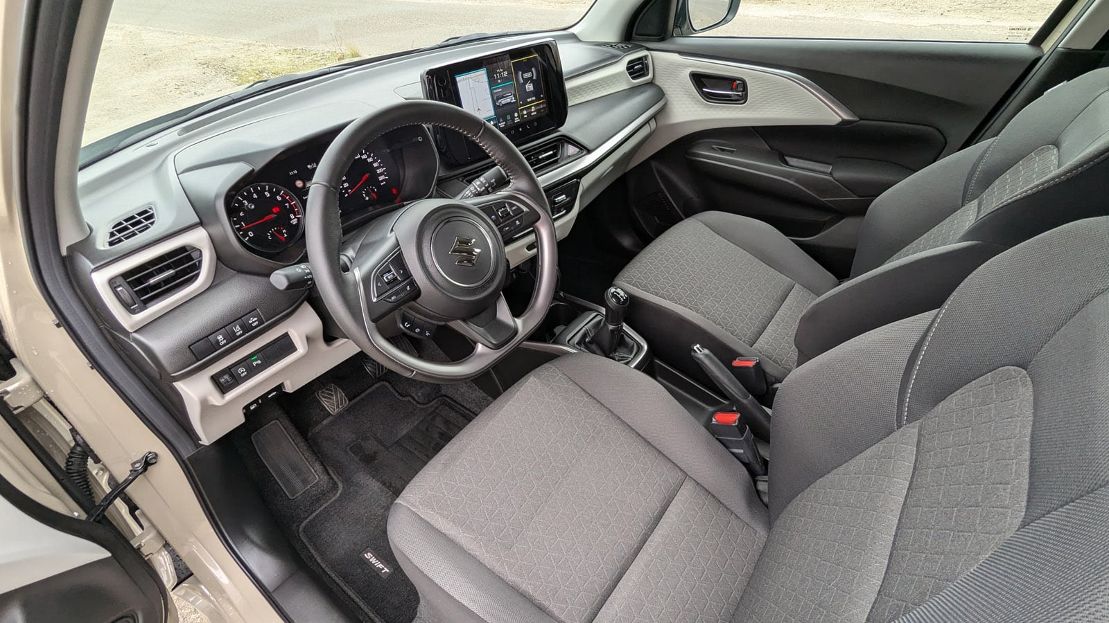 suzuki swift wnętrze