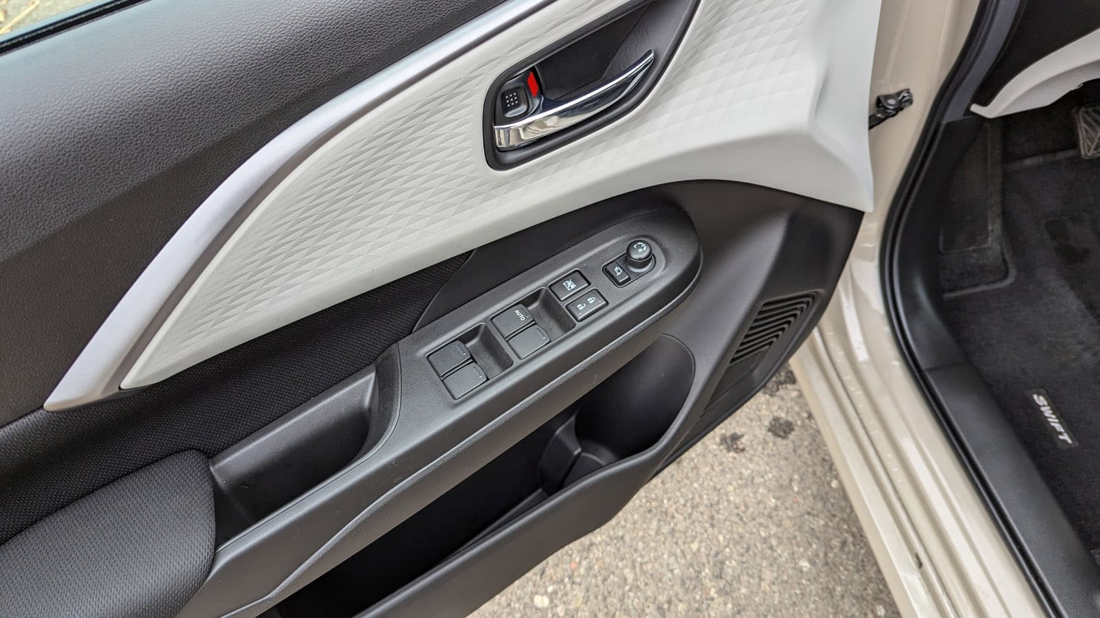 suzuki swift wnętrze