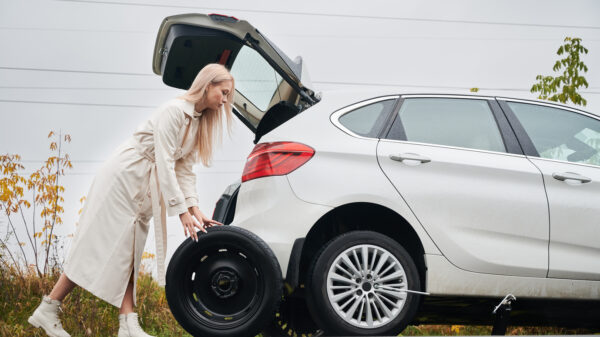 Wymiana koła w samochodzie