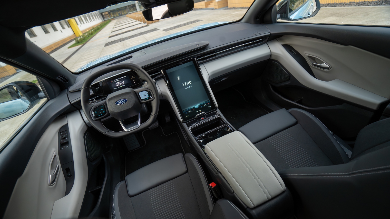 ford explorer wnętrze