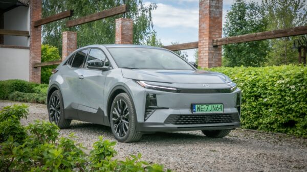 toyota c-hr plus