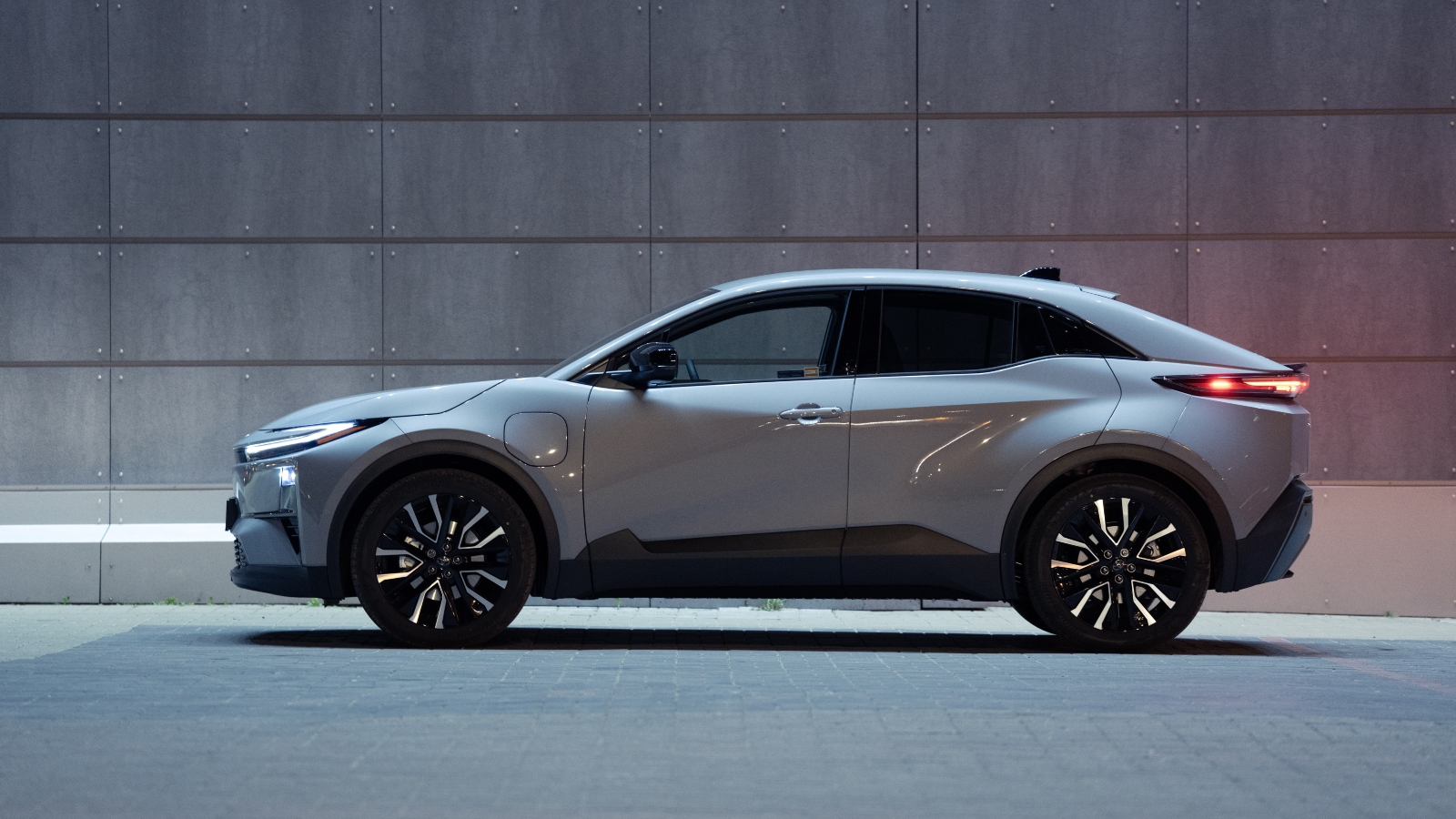 toyota c-hr plus