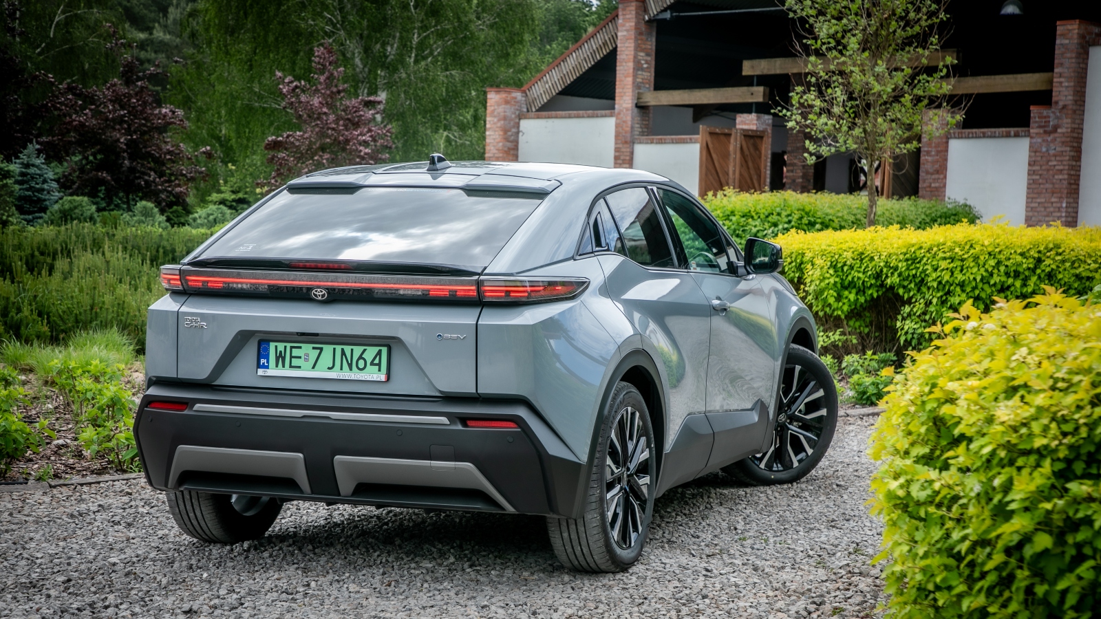 toyota c-hr plus