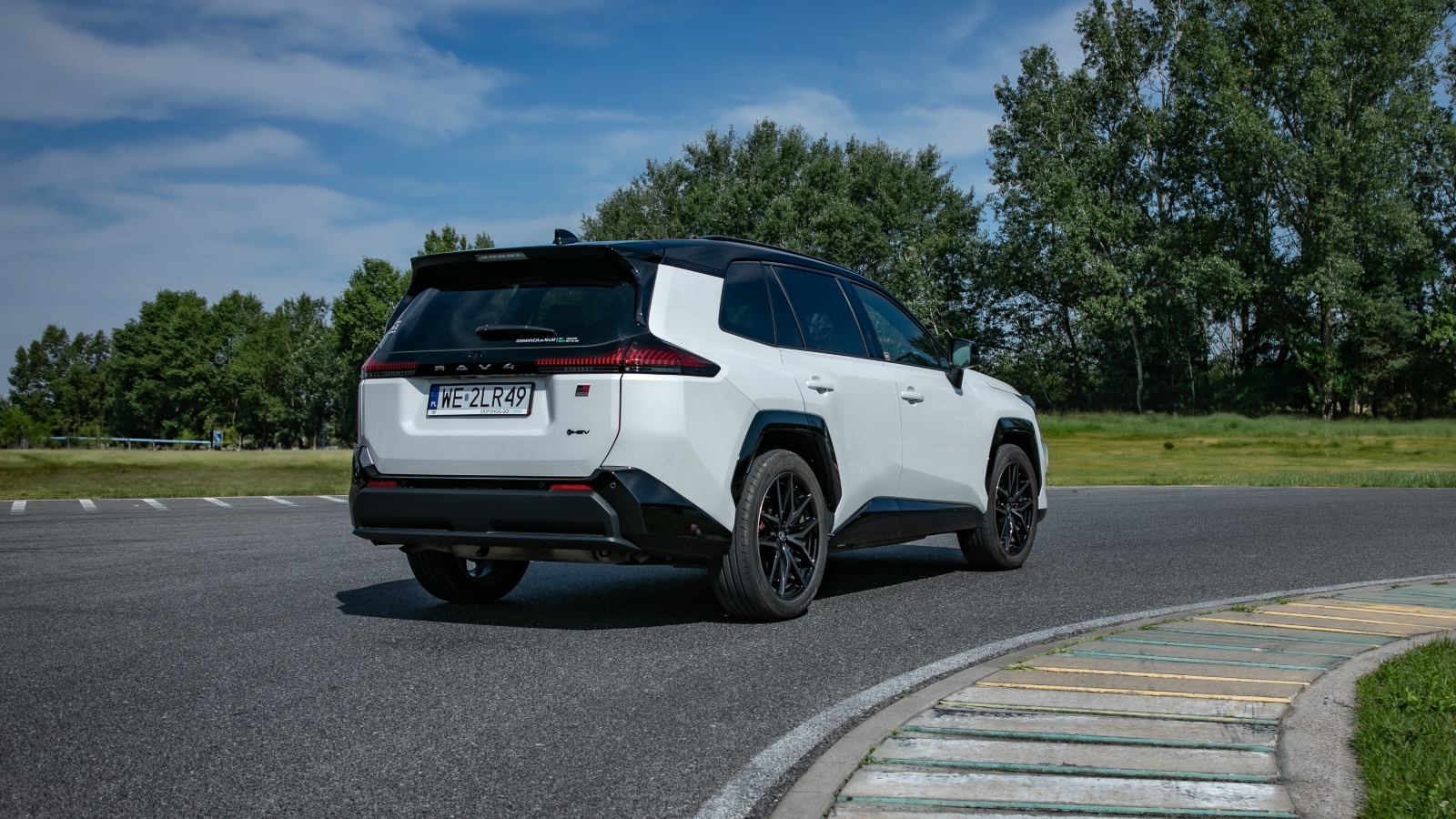 nowa toyota rav4